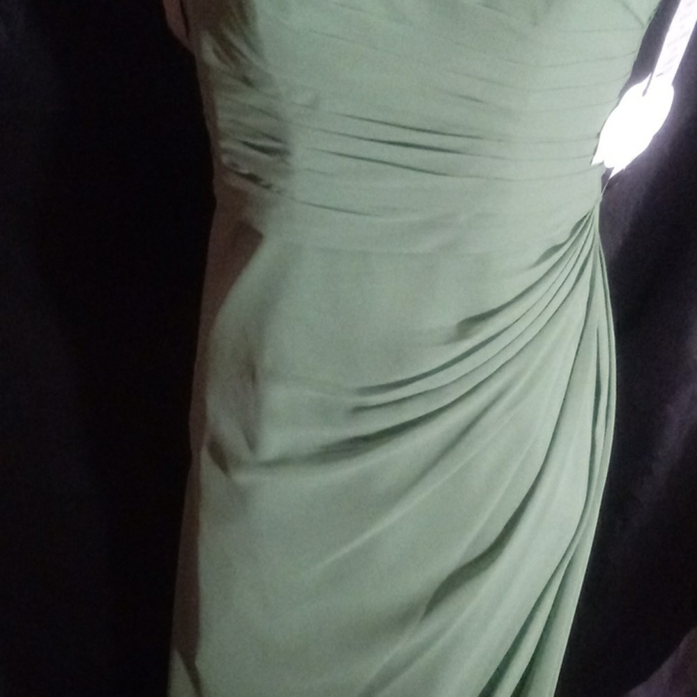 Gown - Picture 2 of 5